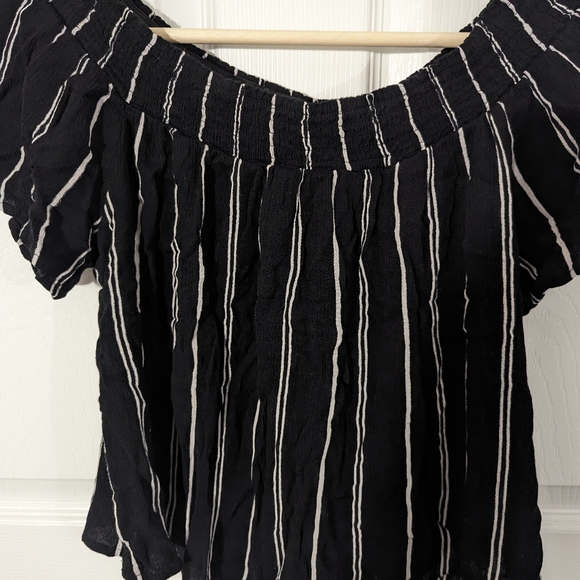 Black/white stripe, flowy, crop top - Picture 3 of 3